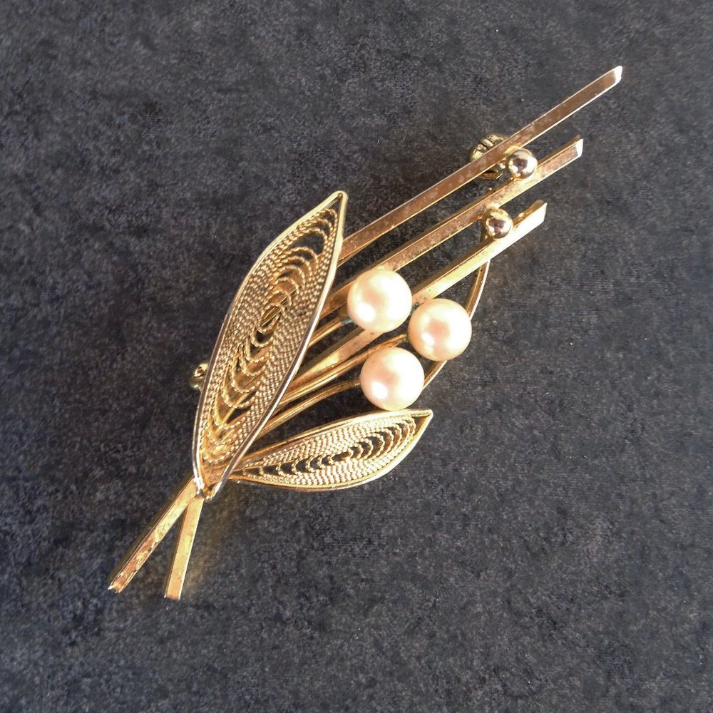 Vintage Gold and Pearl Floral Brooch